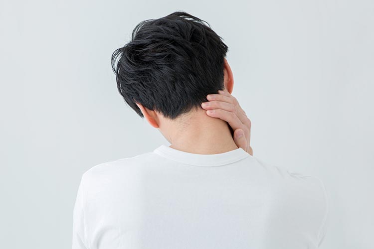 首の痛みイメージ